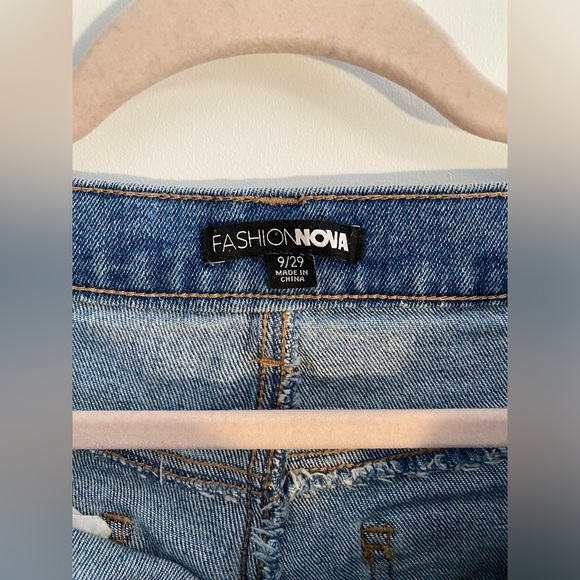 Ripped Mom Jeans - Picture 4 of 7